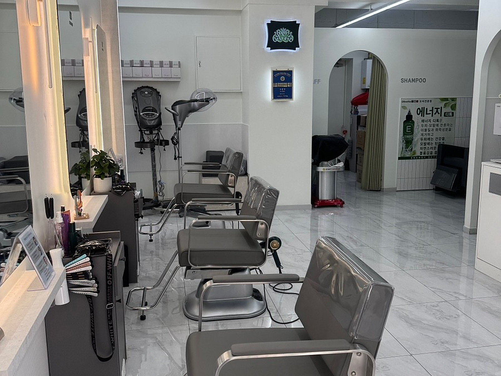 清州市サンナム洞の美容室 RIAHN Hair Cheongju Sannam 店舗 - 店内全景